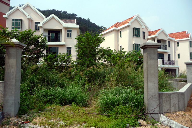 Illustration for article titled China's brand-new abandoned cities could be dystopian movie sets